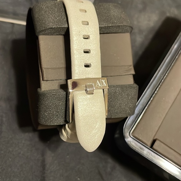 Armani FAST SHIPPING - Picture 3 of 5